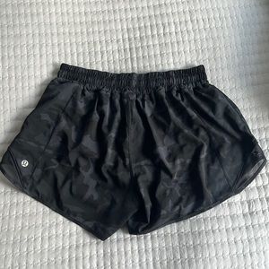 Lululemon Hotty Hot Low Rise 4” Inseam Black Camo Shorts